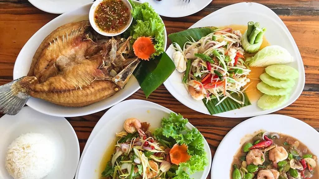 Thai street food market night stalls: the food culture of Koh Samui